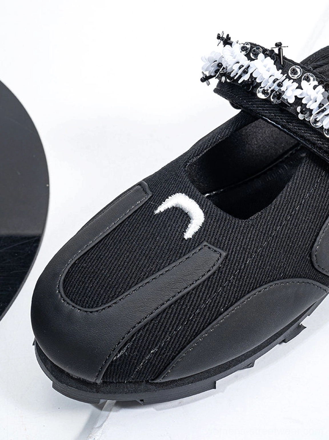Velcro sport ballet Mary Jane sneakers in a low-profile women's streetwear silhouette