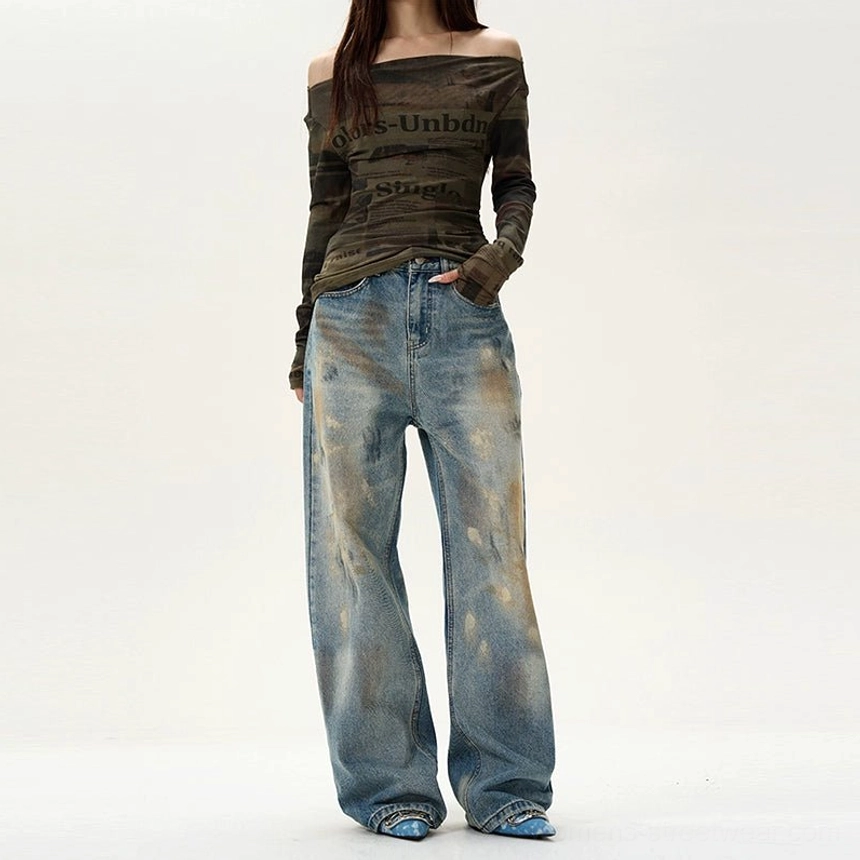 Full-body front view of vintage blue distressed wide-leg baggy jeans styled with a casual Korean streetwear outfit