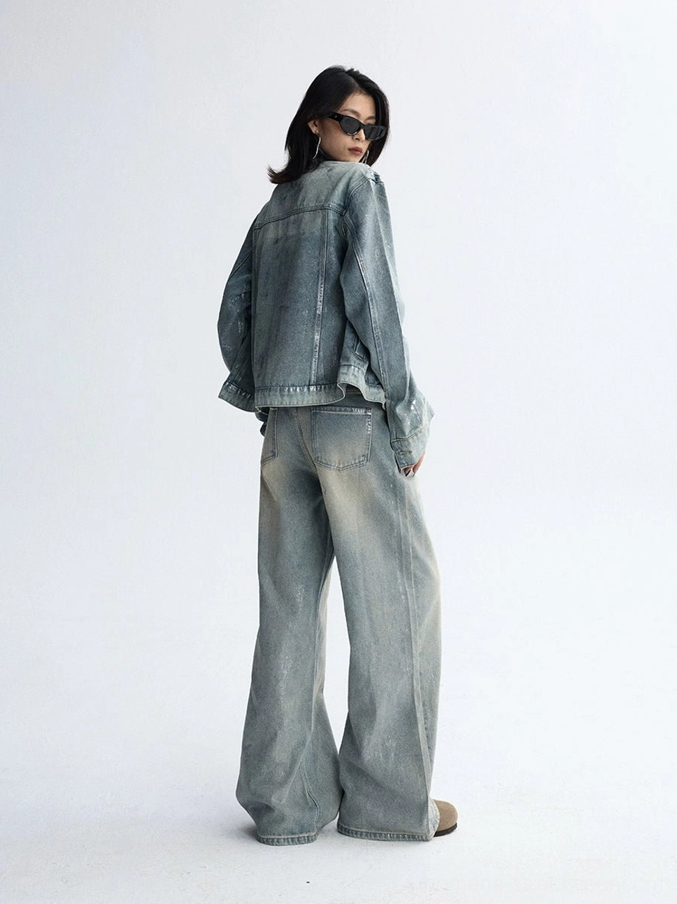 Vintage washed wide-leg jeans with distressed accents and a loose Korean street fashion silhouette for everyday styling