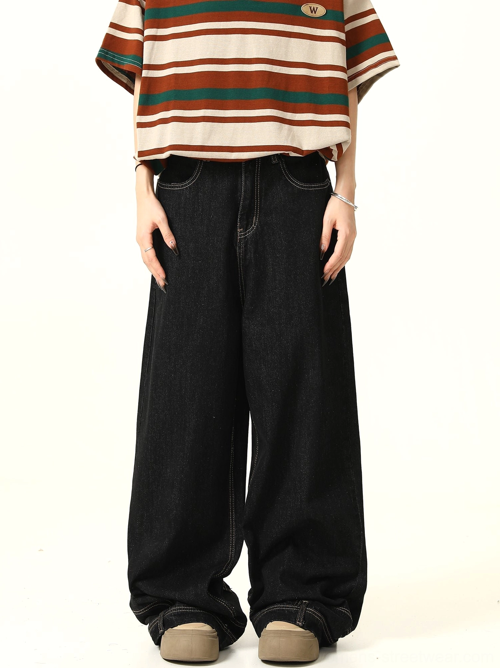 Front view of washed black Y2K baggy wide-leg jeans with high-rise waist, oversized denim legs, and relaxed Korean streetwear styling
