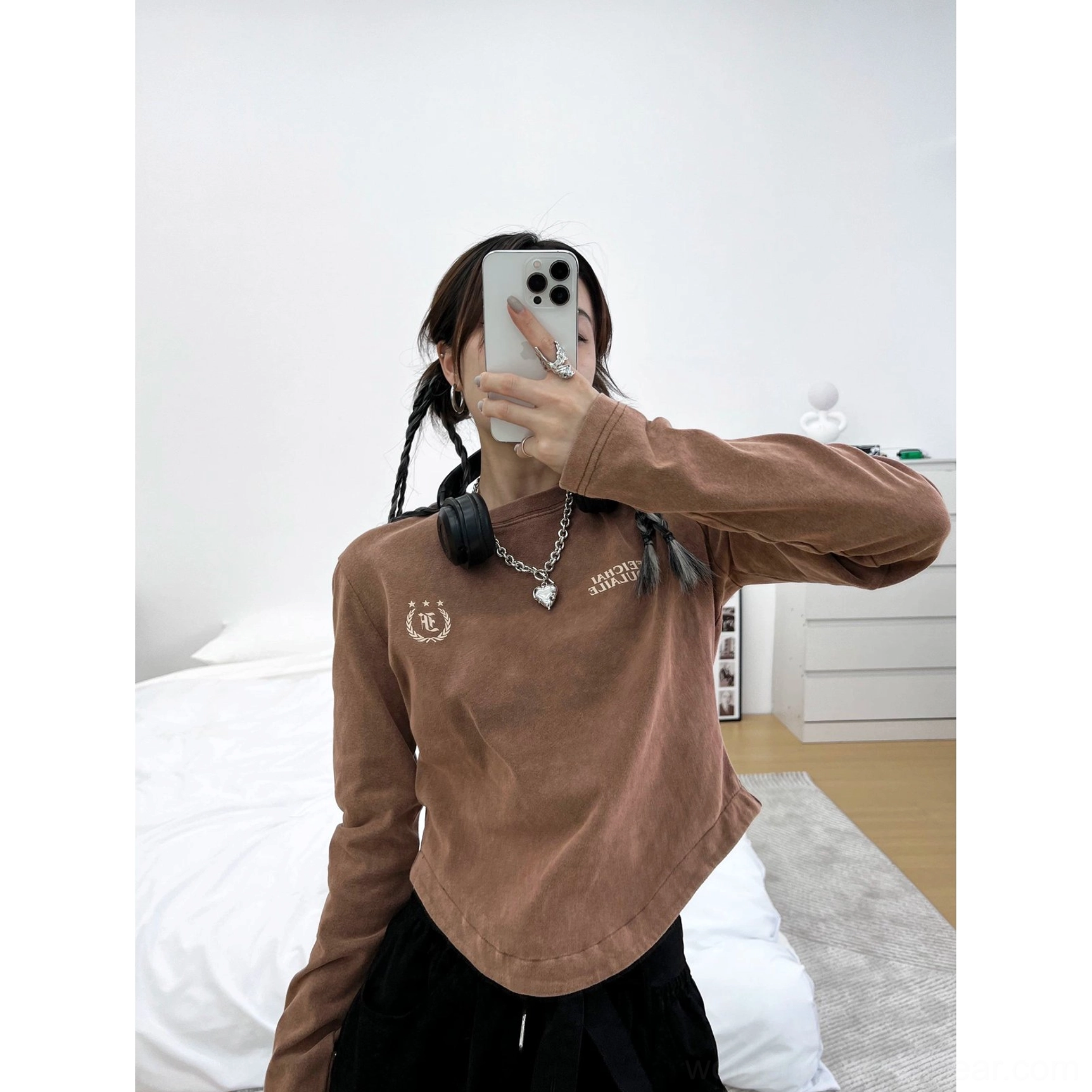 Dark brown washed collegiate logo curved hem streetwear t-shirt mirror selfie front outfit view