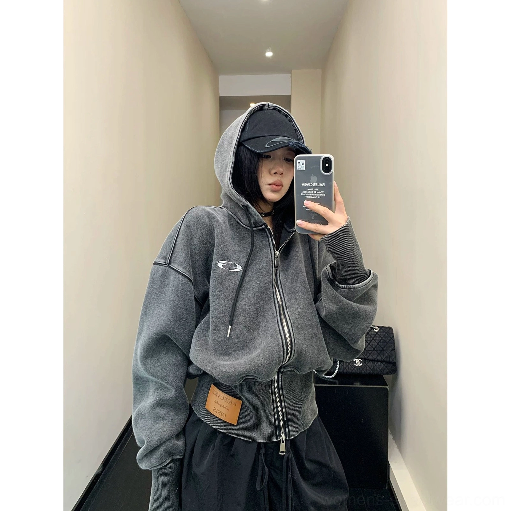 Water-washed black oversized cropped zip hoodie with thick cotton sweatshirt fleece, vintage texture, hood, and flexible double-zip styling