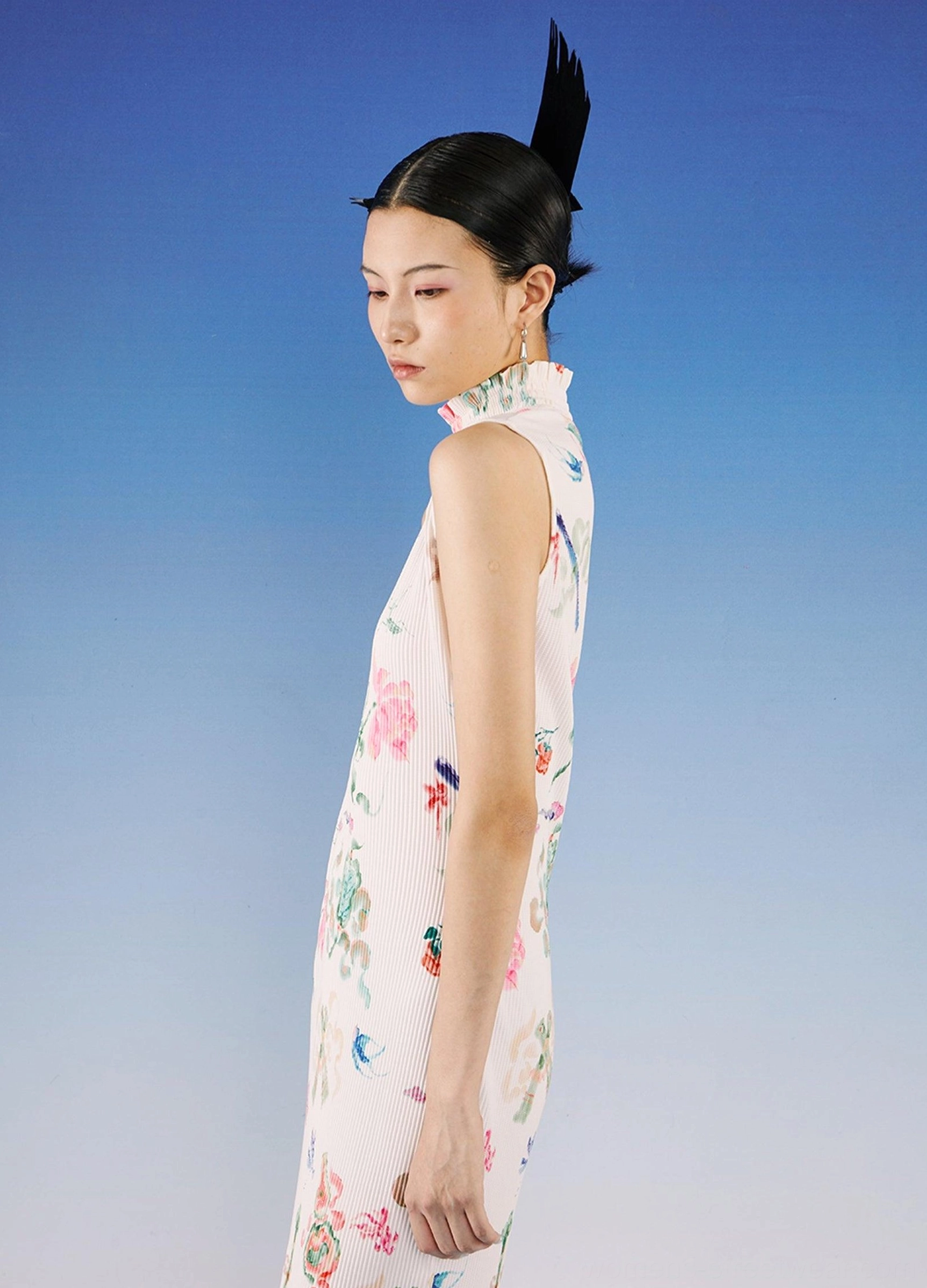 Watercolor floral qipao midi dress product image featuring a fitted sleeveless silhouette, white ribbed fabric, and East Asian streetwear styling