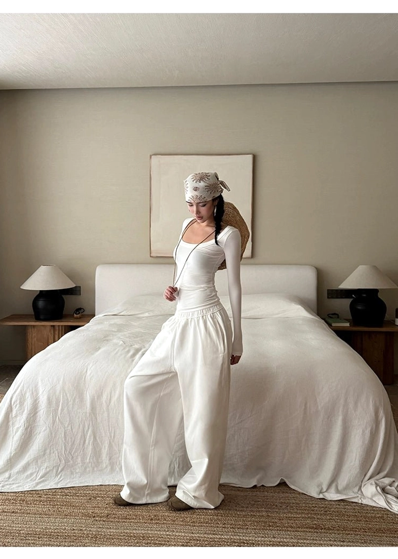 White cotton wide-leg streetwear pants product image for Korean fashion, Acubi-inspired outfits, and casual city wear