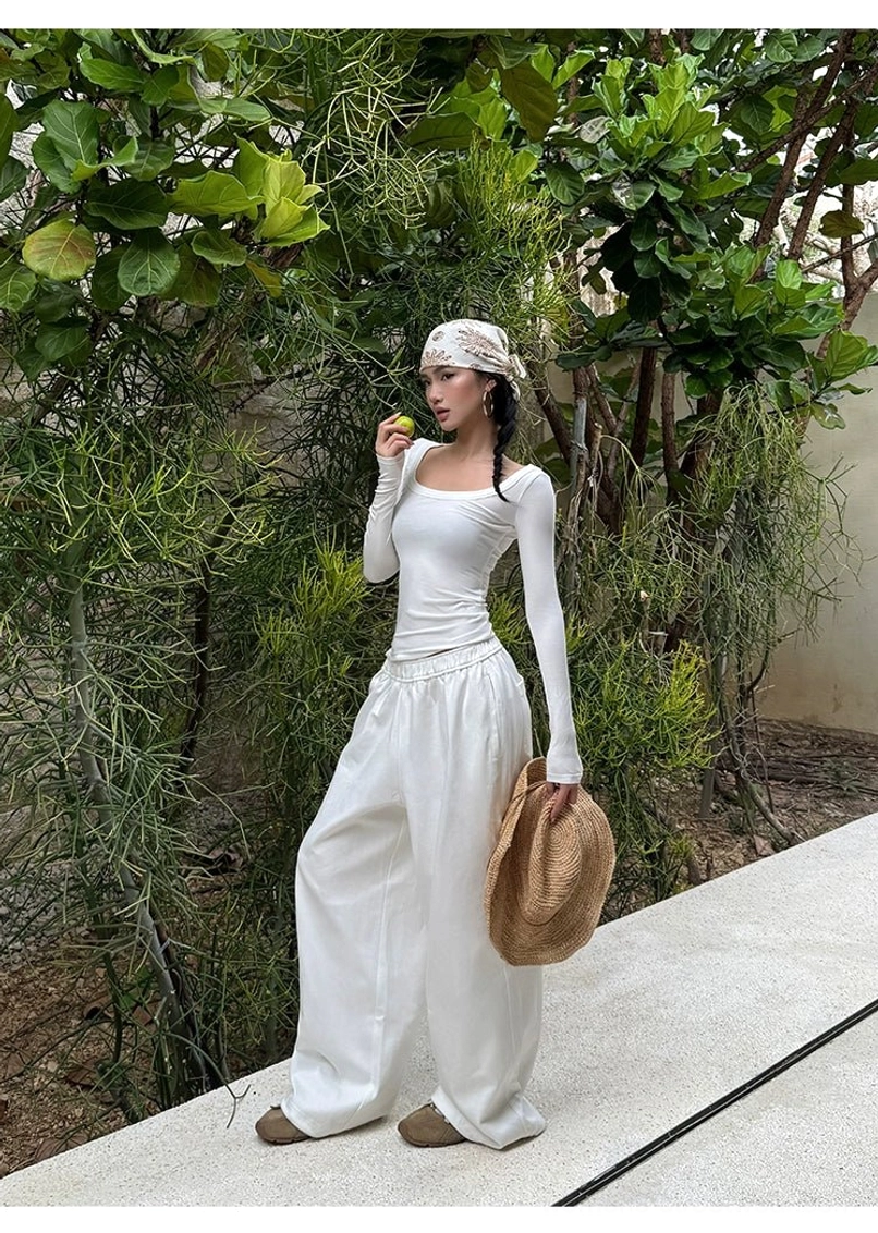 White cotton wide-leg streetwear pants product image suitable for Korean street style, clean Y2K looks, and daily wear
