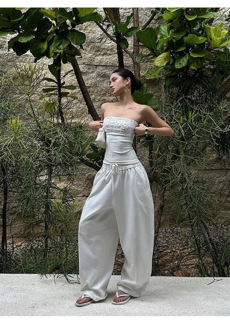 White cotton wide-leg streetwear pants product image highlighting the loose leg shape and contemporary Seoul streetwear styling