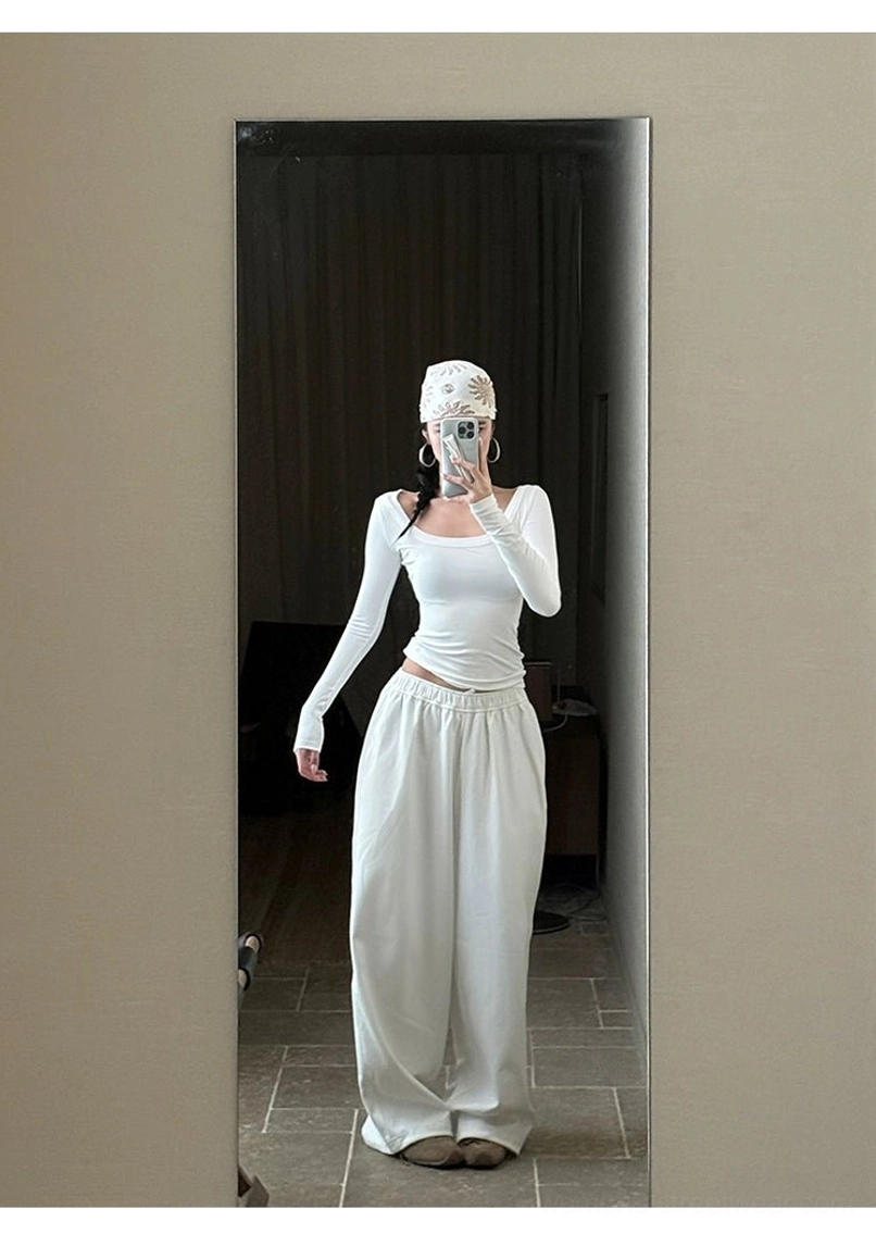 White cotton wide-leg streetwear pants product image emphasizing wide-leg comfort, casual movement, and contemporary proportions