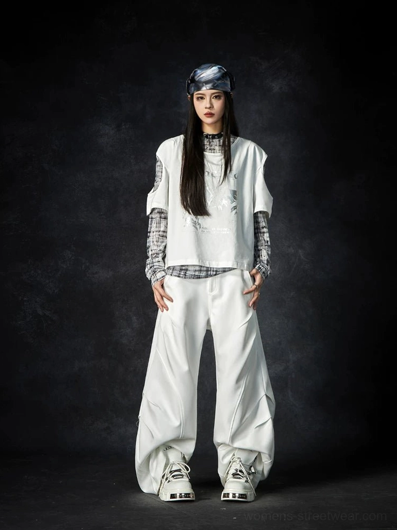 White wave contour wide-leg trousers styled with a layered streetwear outfit and white sneakers for a contemporary Seoul fashion look