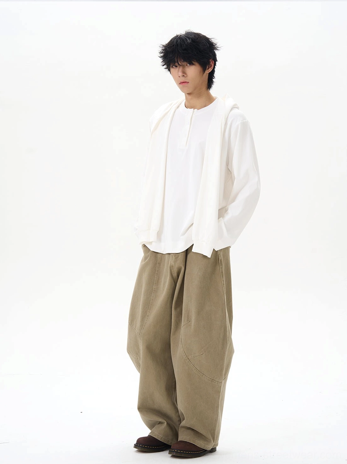 Wide-leg cargo pants streetwear styling with relaxed utility silhouette and contemporary Korean fashion inspiration