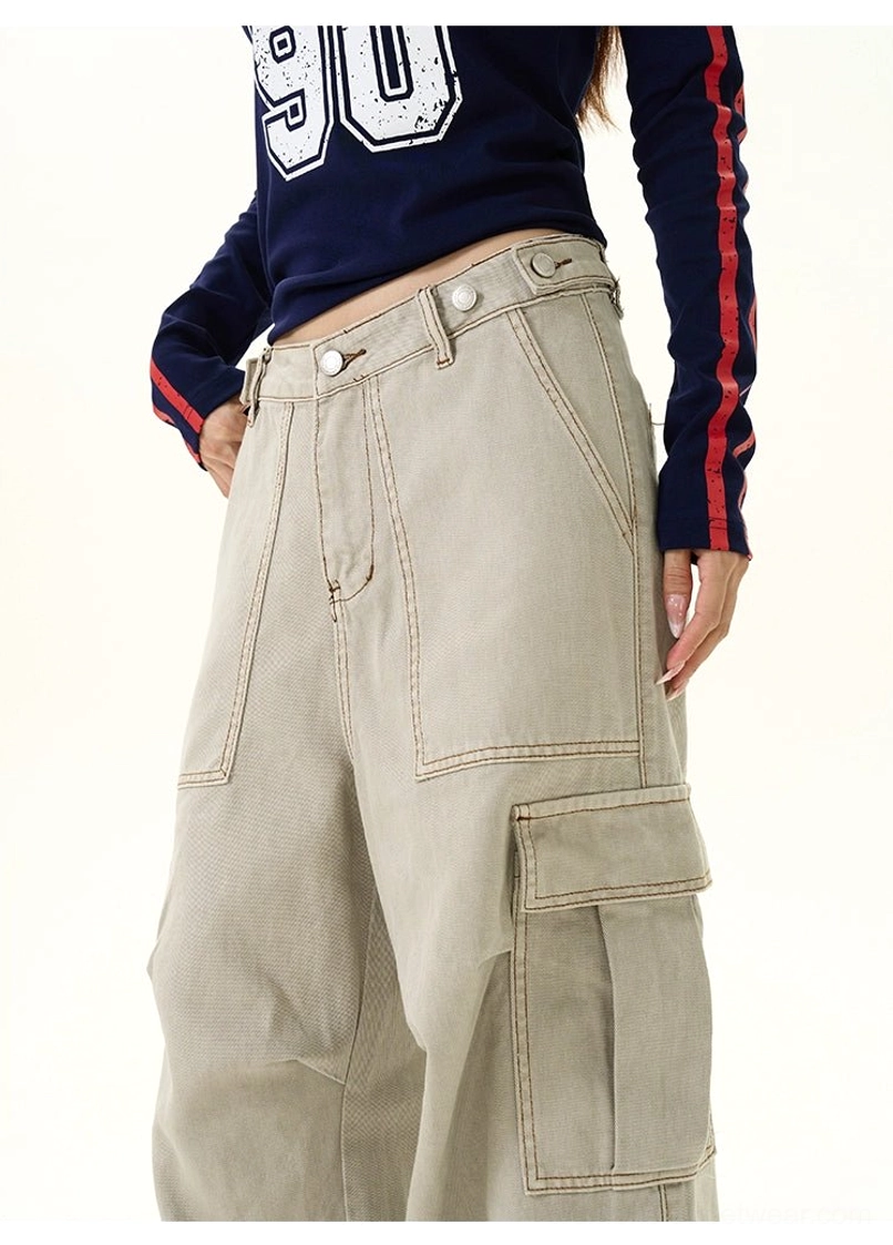 Wide-leg cargo trousers with practical side pockets and relaxed Korean streetwear silhouette