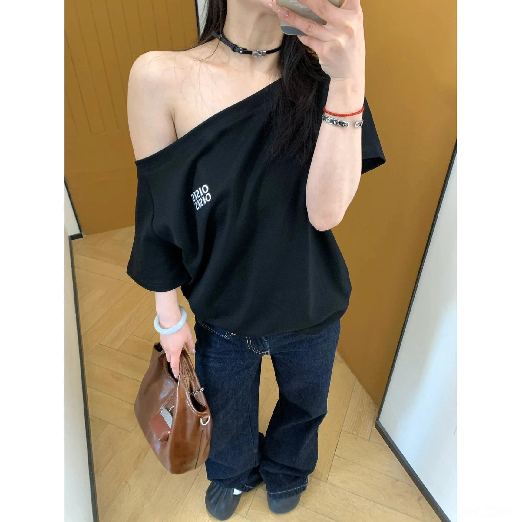 Asymmetrical off-shoulder logo tee for women with a relaxed Korean streetwear silhouette and minimalist chest print