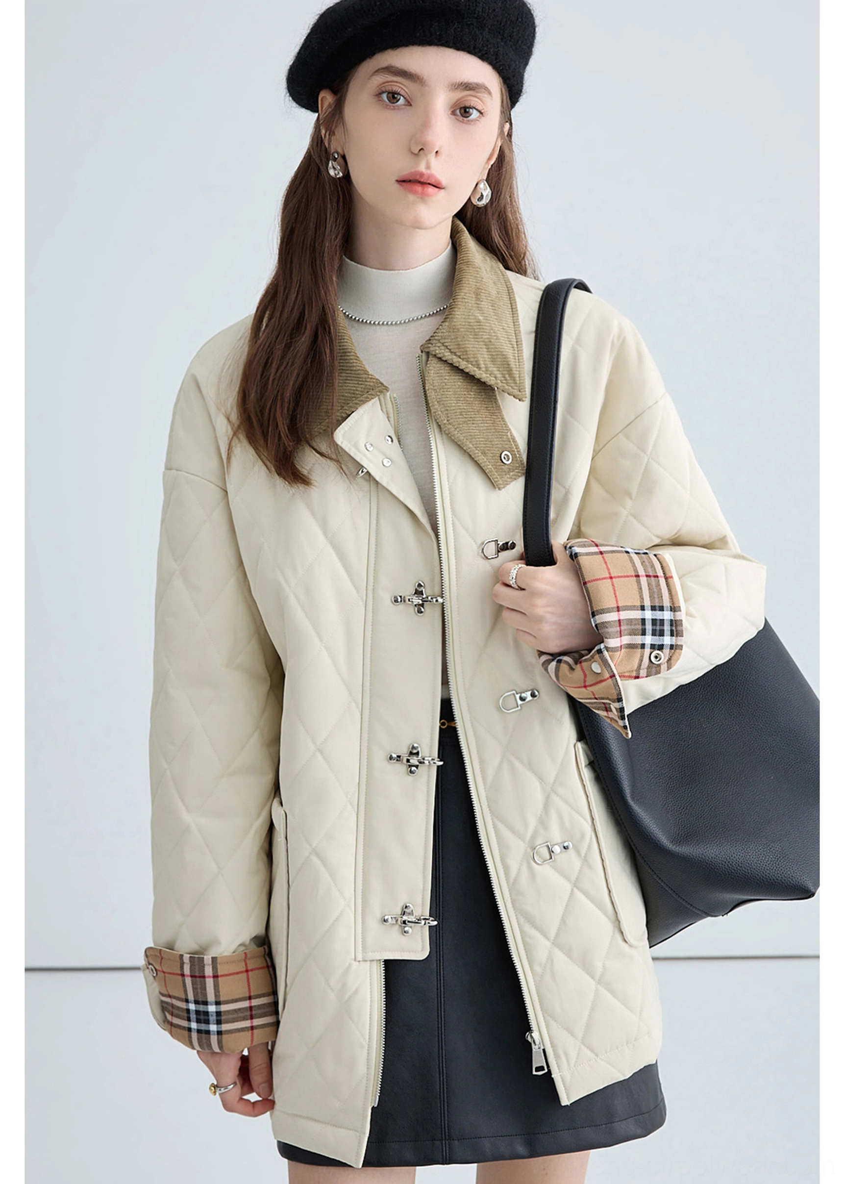 Women's quilted cotton jacket in beige with vintage workwear inspired contrast collar and practical side pockets