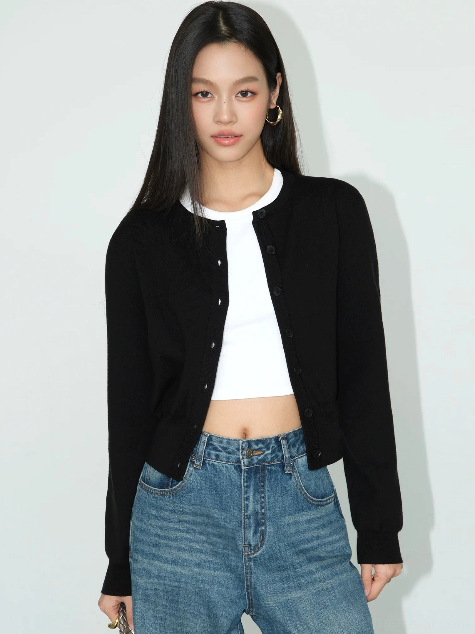 Black women's cropped crew neck button front knit cardigan long sleeve minimalist streetwear essential