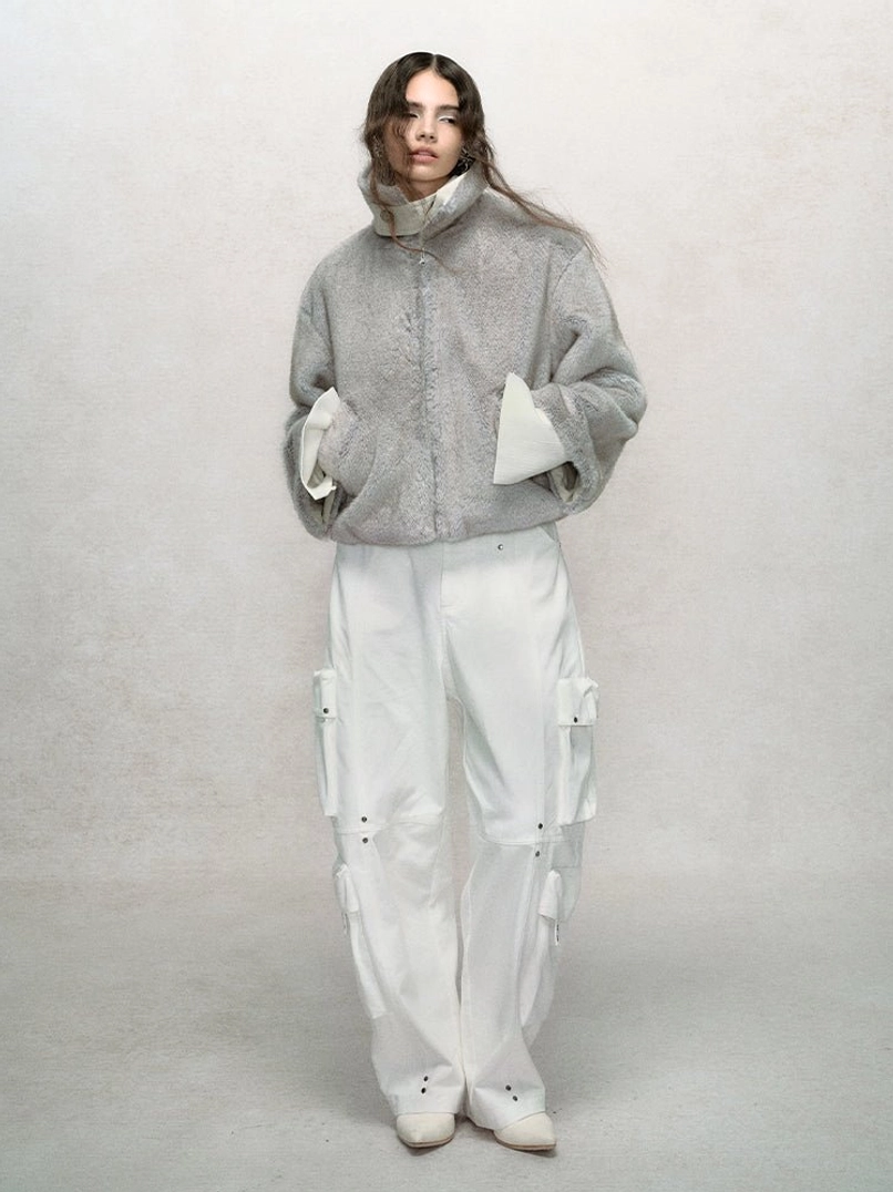 Women's cropped faux fur bomber jacket winter outerwear for Korean streetwear and Y2K-inspired urban layering