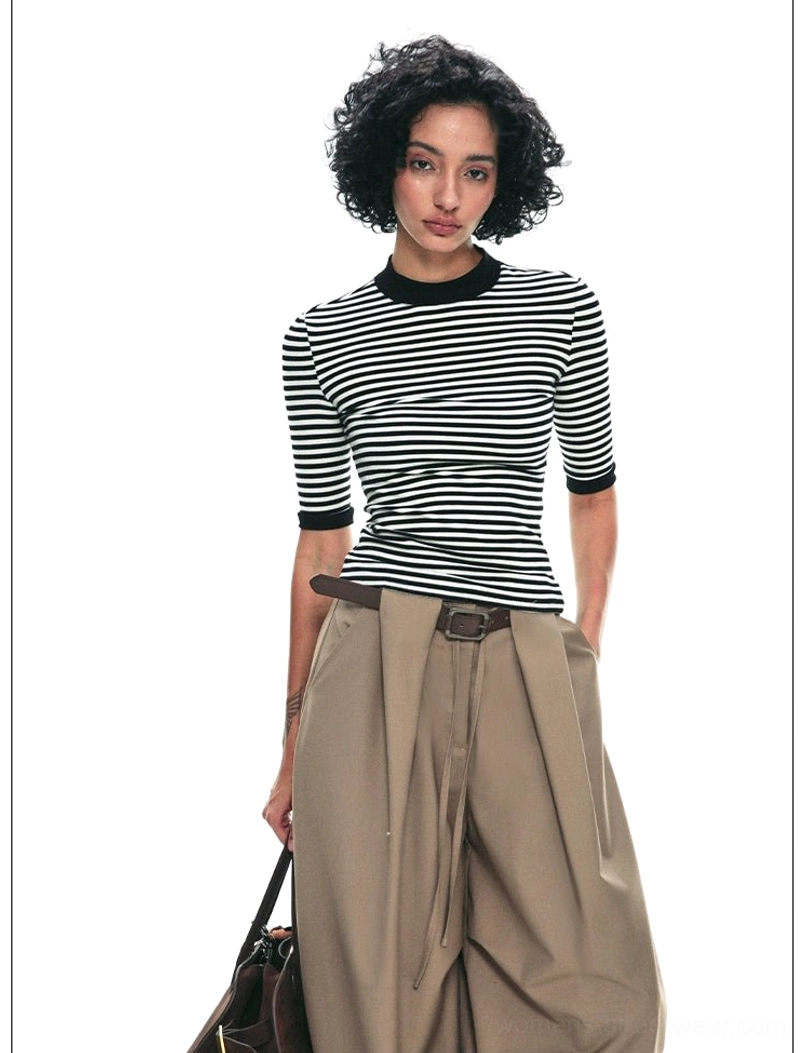 Women's fitted mock neck half-sleeve top in modern Korean streetwear style