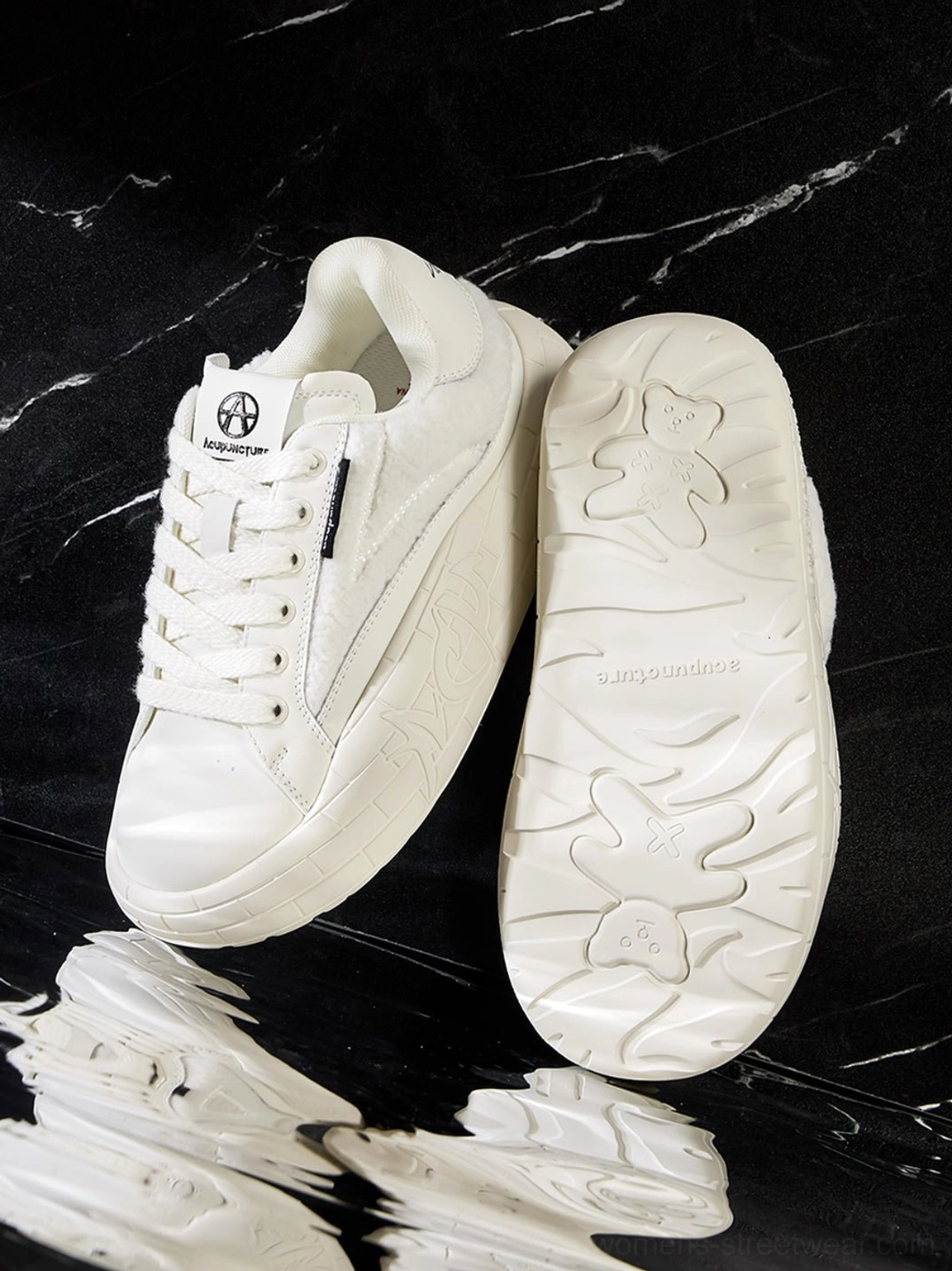 Women's fleece-panel sneakers with tonal black laces and a thick embossed outsole for urban outfits