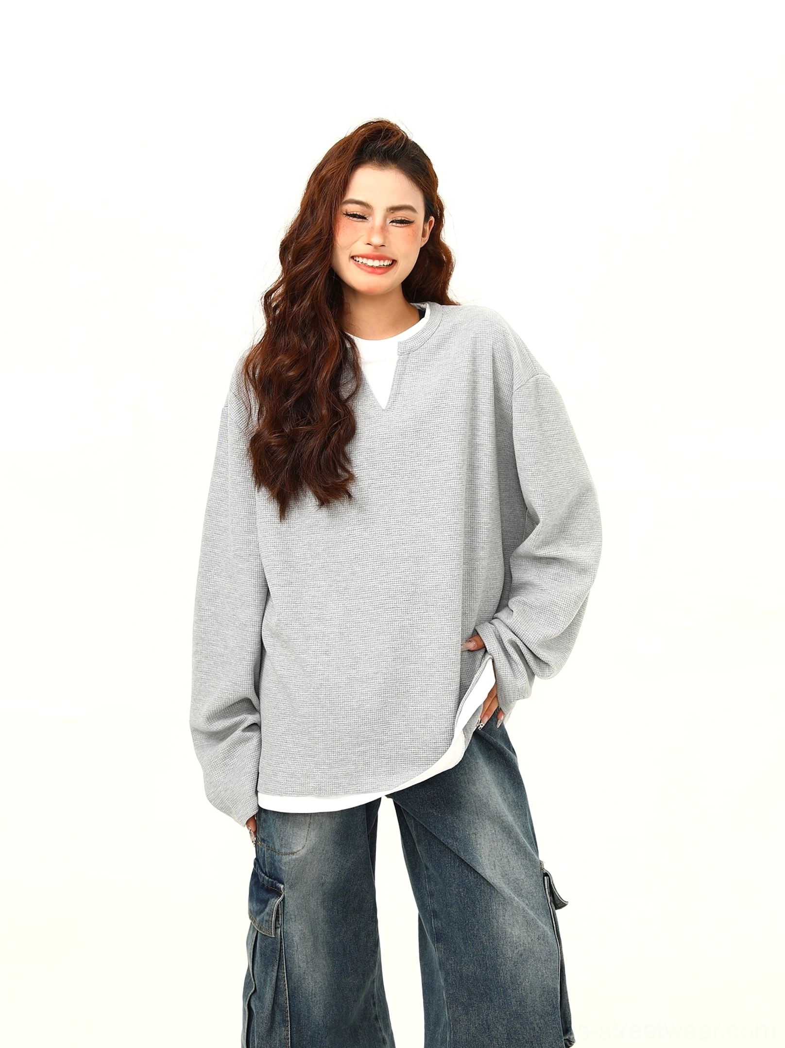 Heather gray waffle knit layered hem Henley pullover styled with vintage cargo jeans for relaxed Seoul streetwear