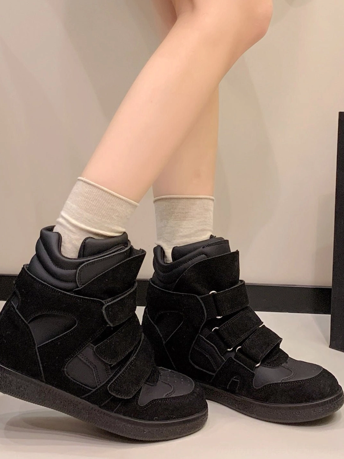 Women's hidden-wedge high-top streetwear sneakers with multi-strap closure, padded ankle shaft, rounded toe, and discreet 3CM or 5CM lift