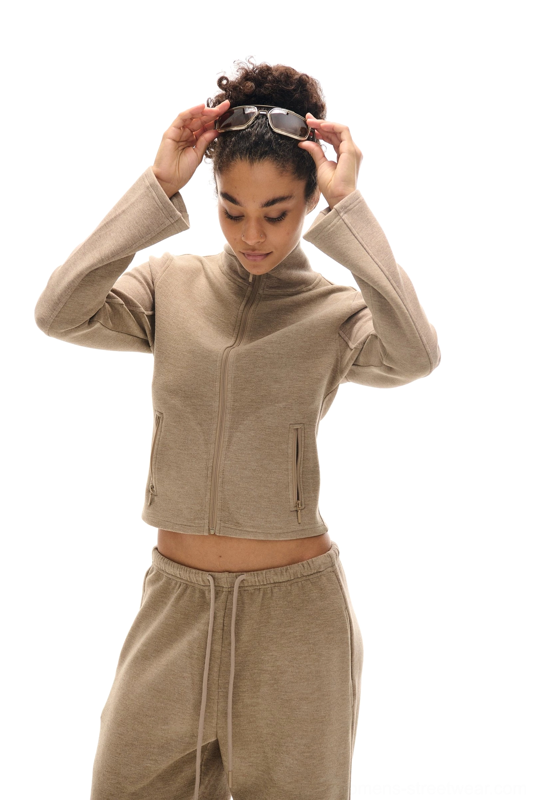 Women's high collar zip-up sweatshirt and loose sweatpants set for Seoul-inspired casual streetwear