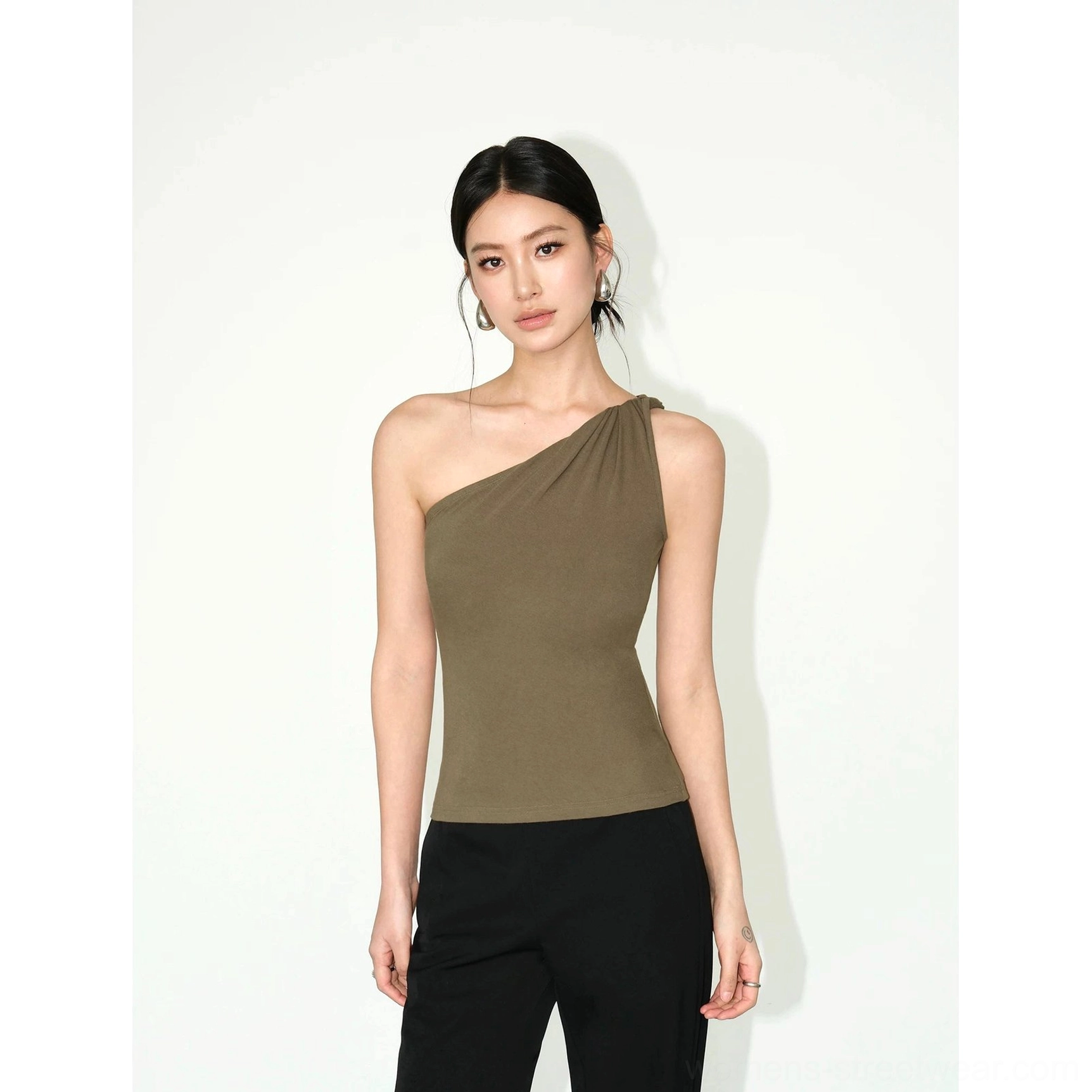 Women's one-shoulder stretch knit tank top with sleek asymmetric silhouette for Korean fashion and urban layering