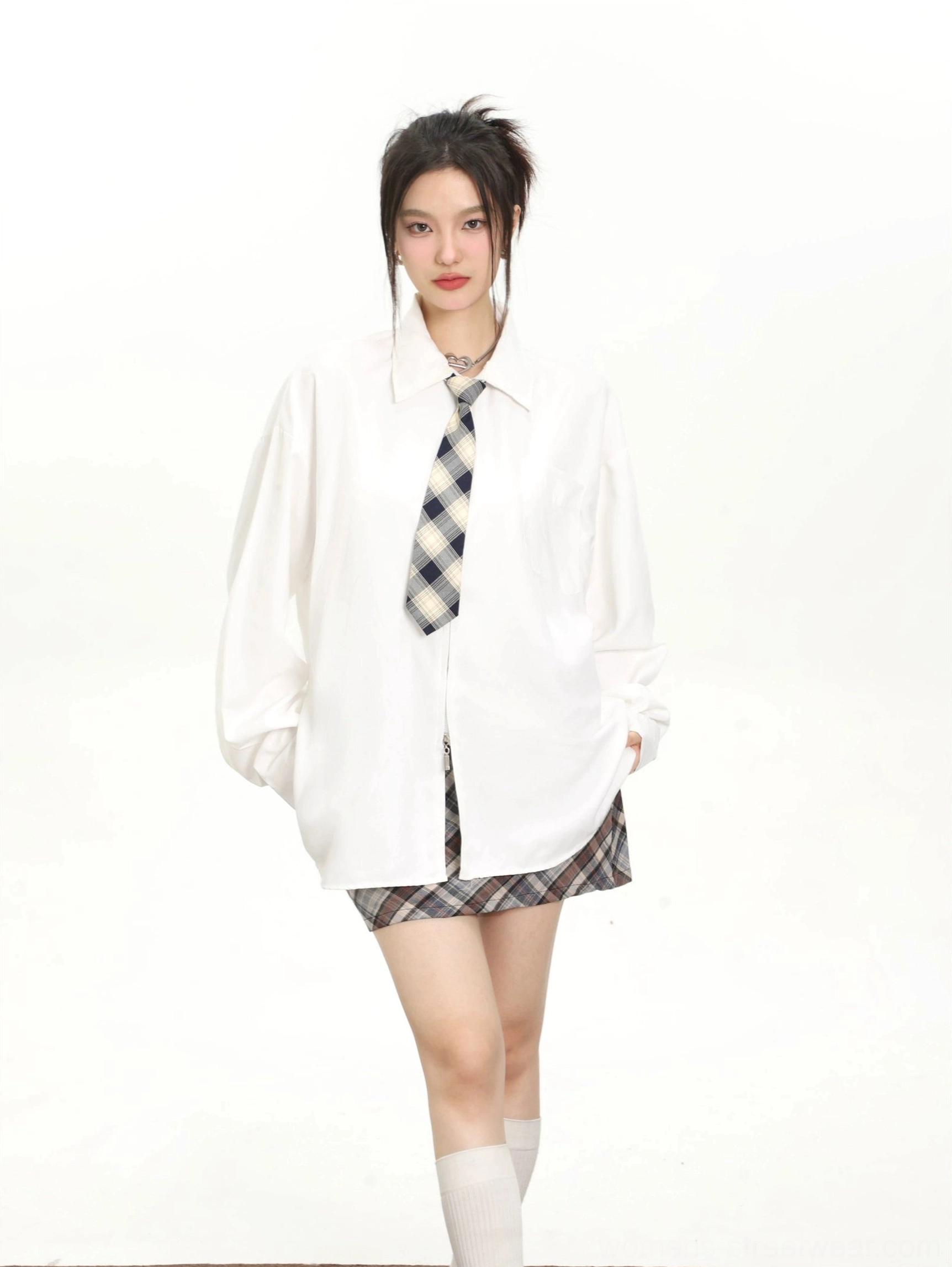 Women's retro tie oversized long sleeve streetwear shirt fashion detail view