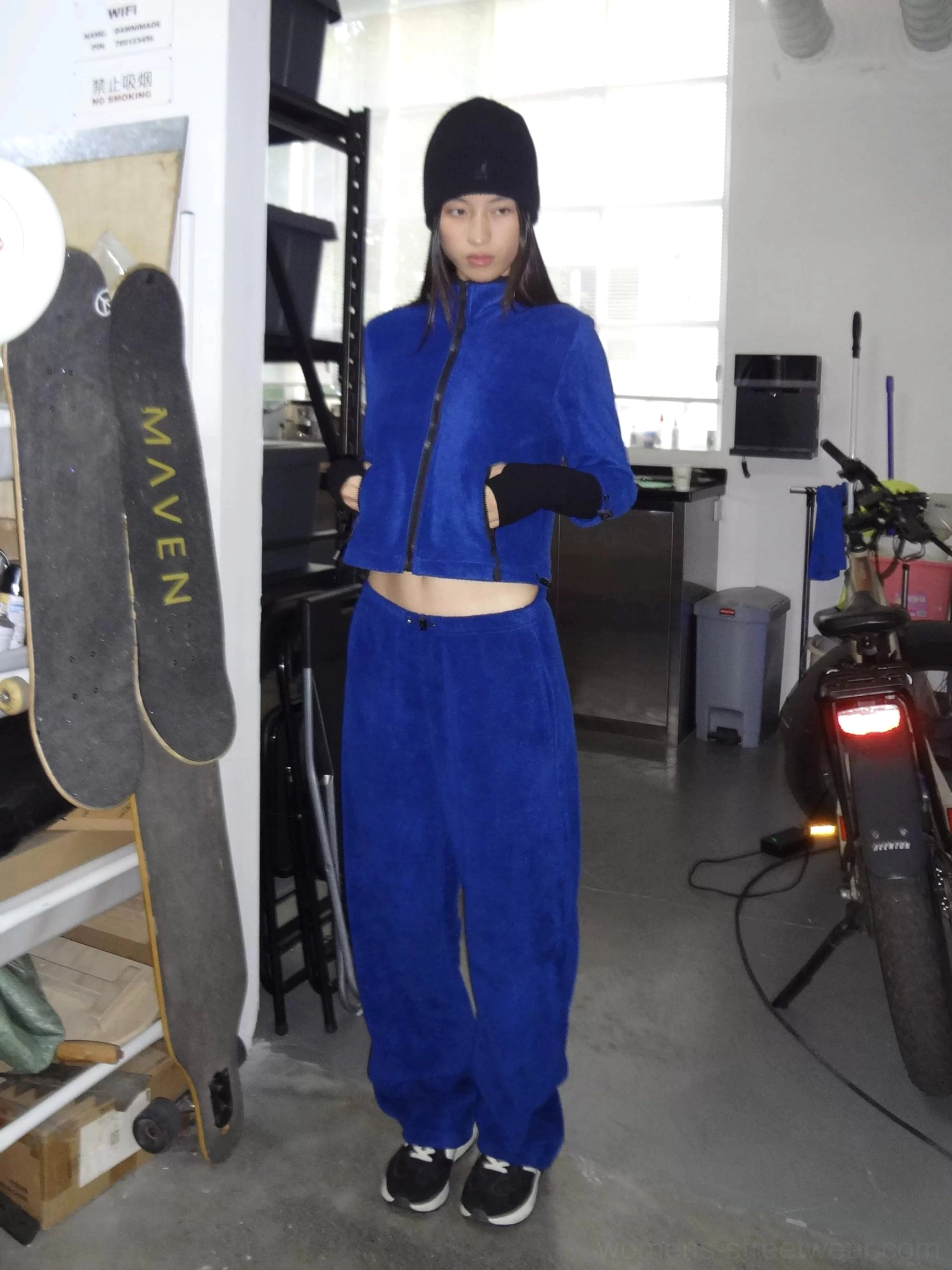 Royal blue cropped fleece jacket and curved-leg pants styled as a cozy urban streetwear outfit