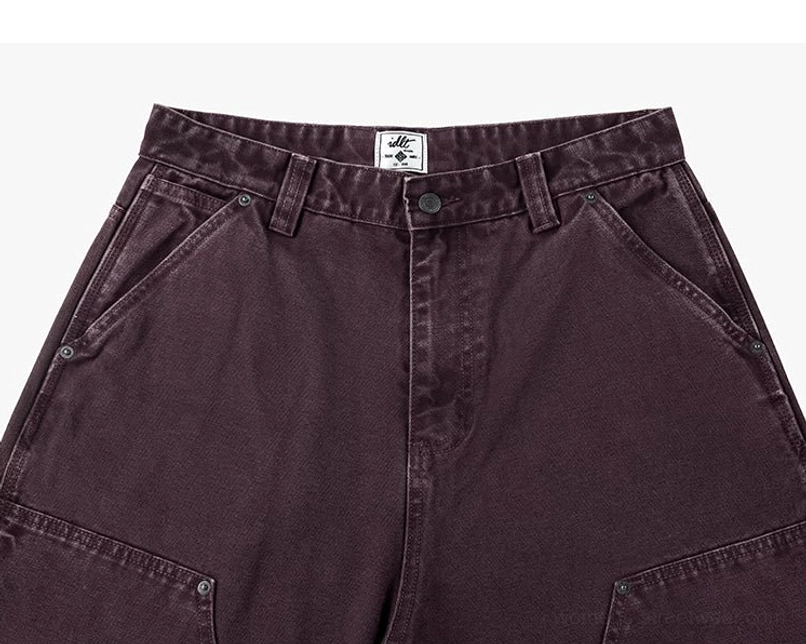 Streetwear carpenter denim trousers for women with roomy fit, reinforced details, and everyday utility styling