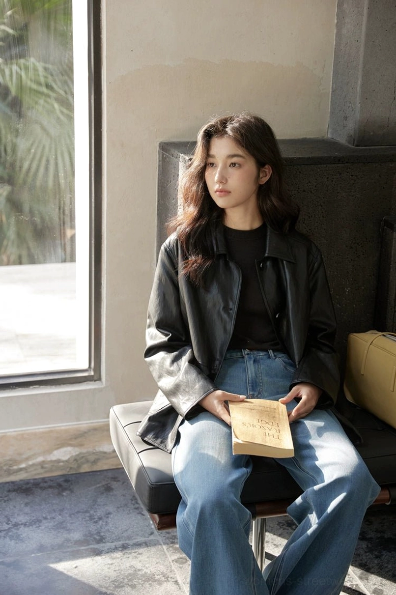 Women’s vintage short leather jacket designed for casual outfits, city walks, and transitional layering