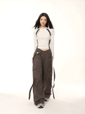 Off-white and black contrast raglan cropped long sleeve top shown in a full-body Korean streetwear outfit with cargo pants