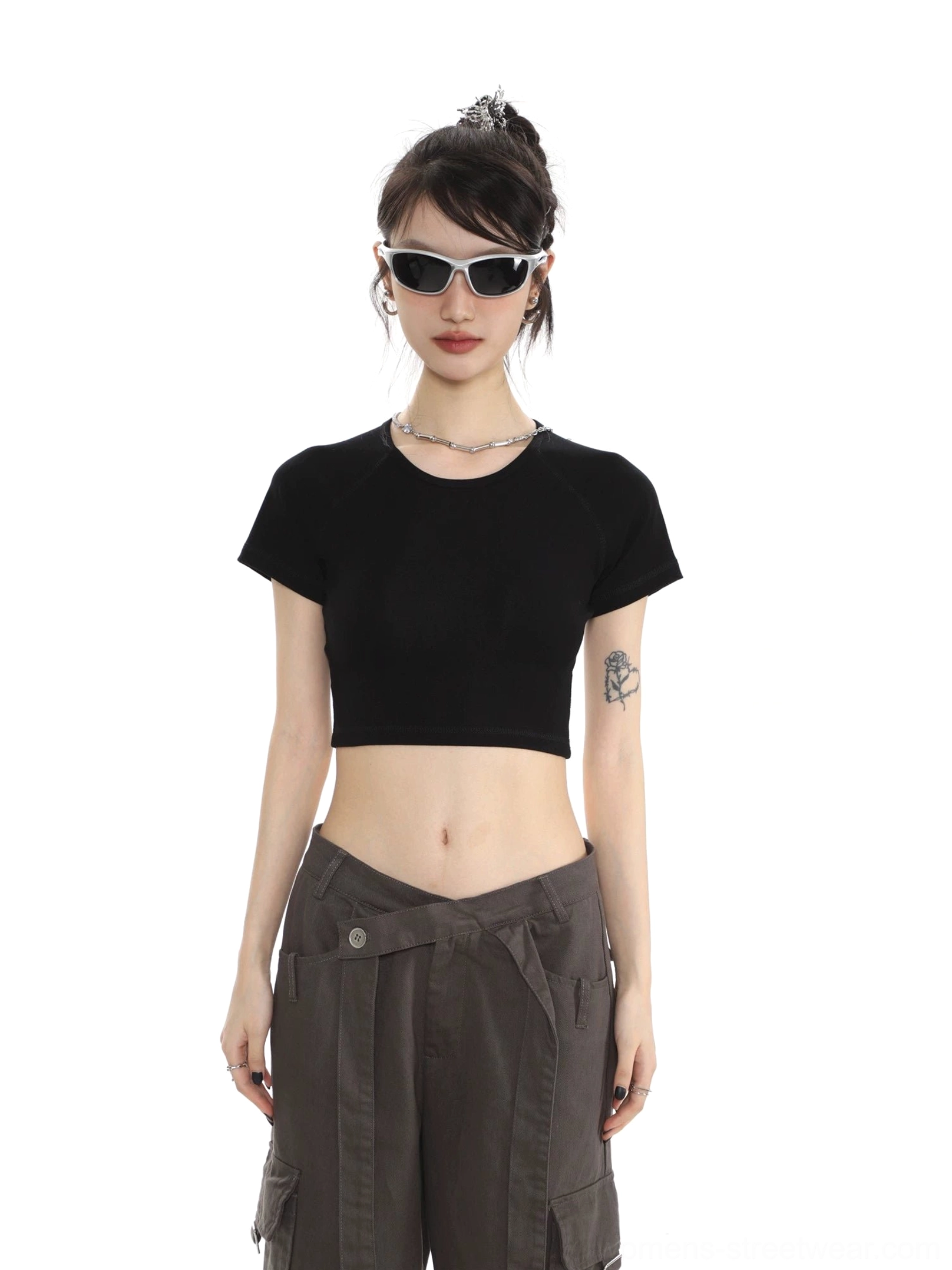 Black no embroidery cropped baby tee for women with minimal Y2K streetwear silhouette