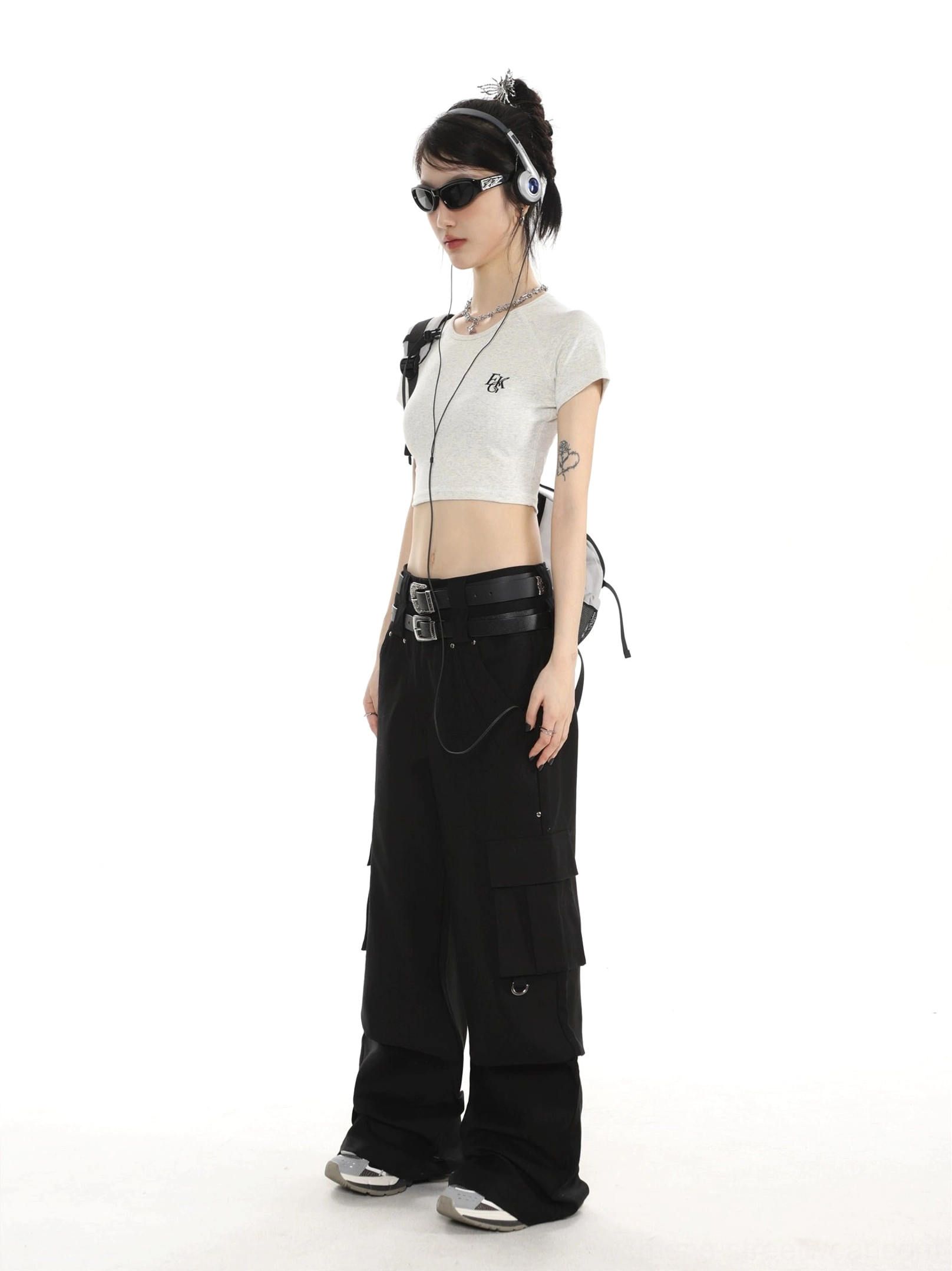 Off-white cropped embroidered baby tee paired with wide-leg black cargo pants in Y2K streetwear outfit
