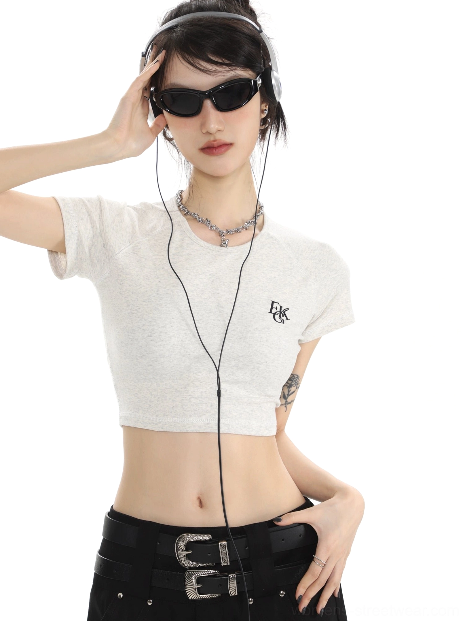 Heather white Y2K embroidered cropped baby tee styled with low-rise cargo pants and layered necklaces