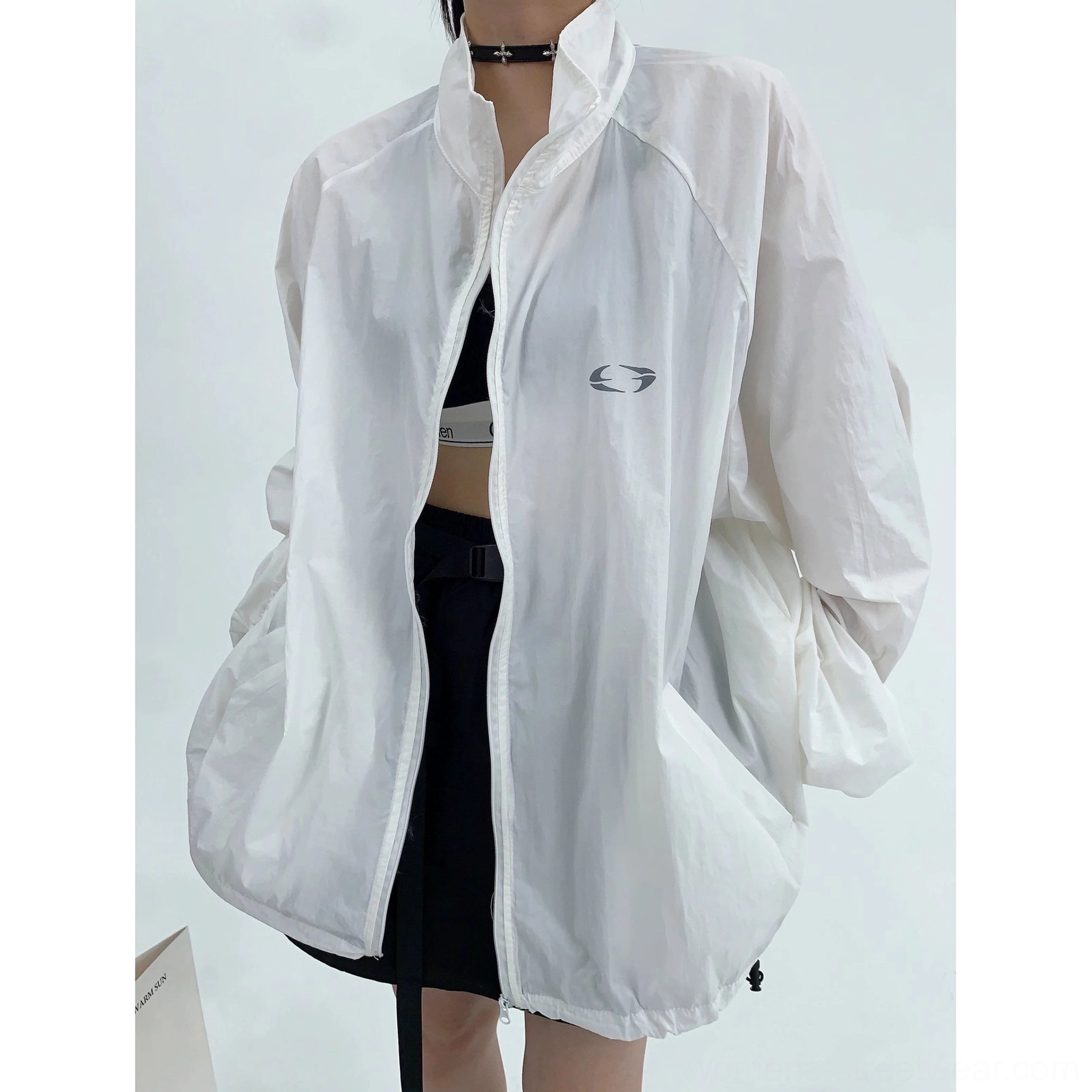 Y2K-inspired oversized windbreaker jacket product image with roomy proportions, sporty lightweight shell, elastic cuffs, and adaptable streetwear styling
